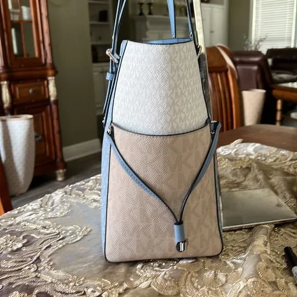 Michael Kors signature logo tote bag - Picture 6 of 12